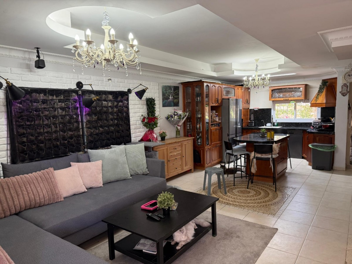 Cottage deux familles 5.5 Pièces à Haviva Reich Street, Afek,  Kiryat Bialik