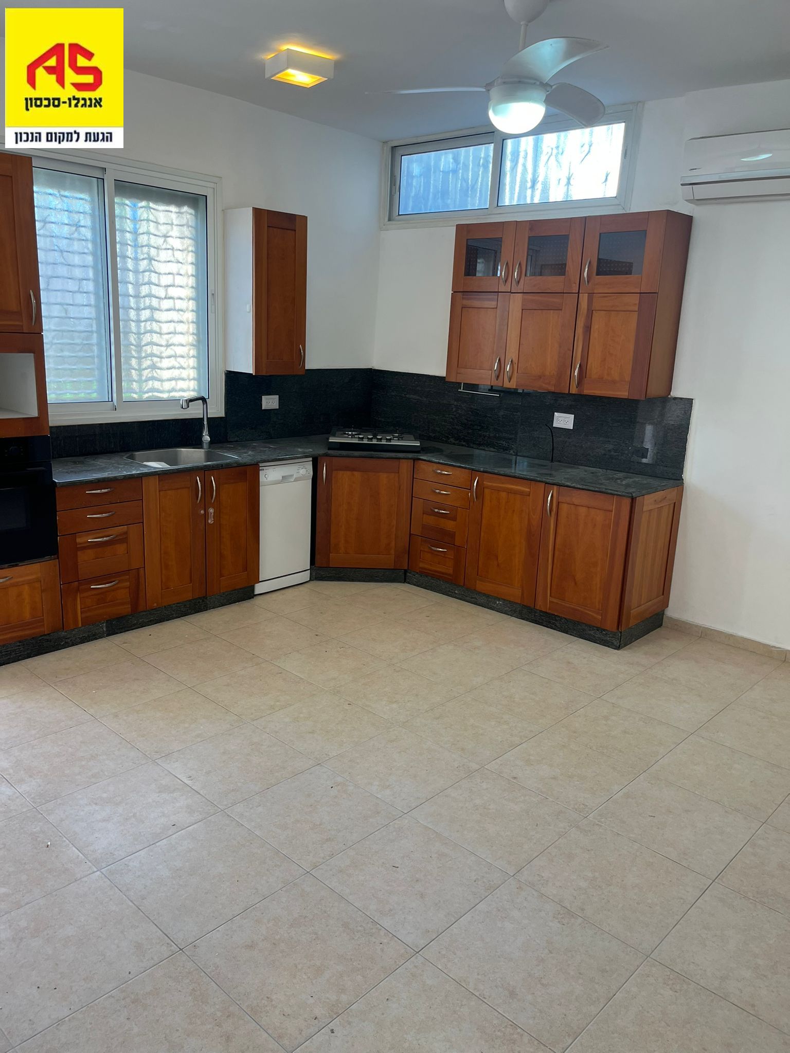 Rez de jardin 3.5 Pièces à Khoni ha-Me'agel Street, Neve Amal,  Herzliya מהסמארטפון שלי