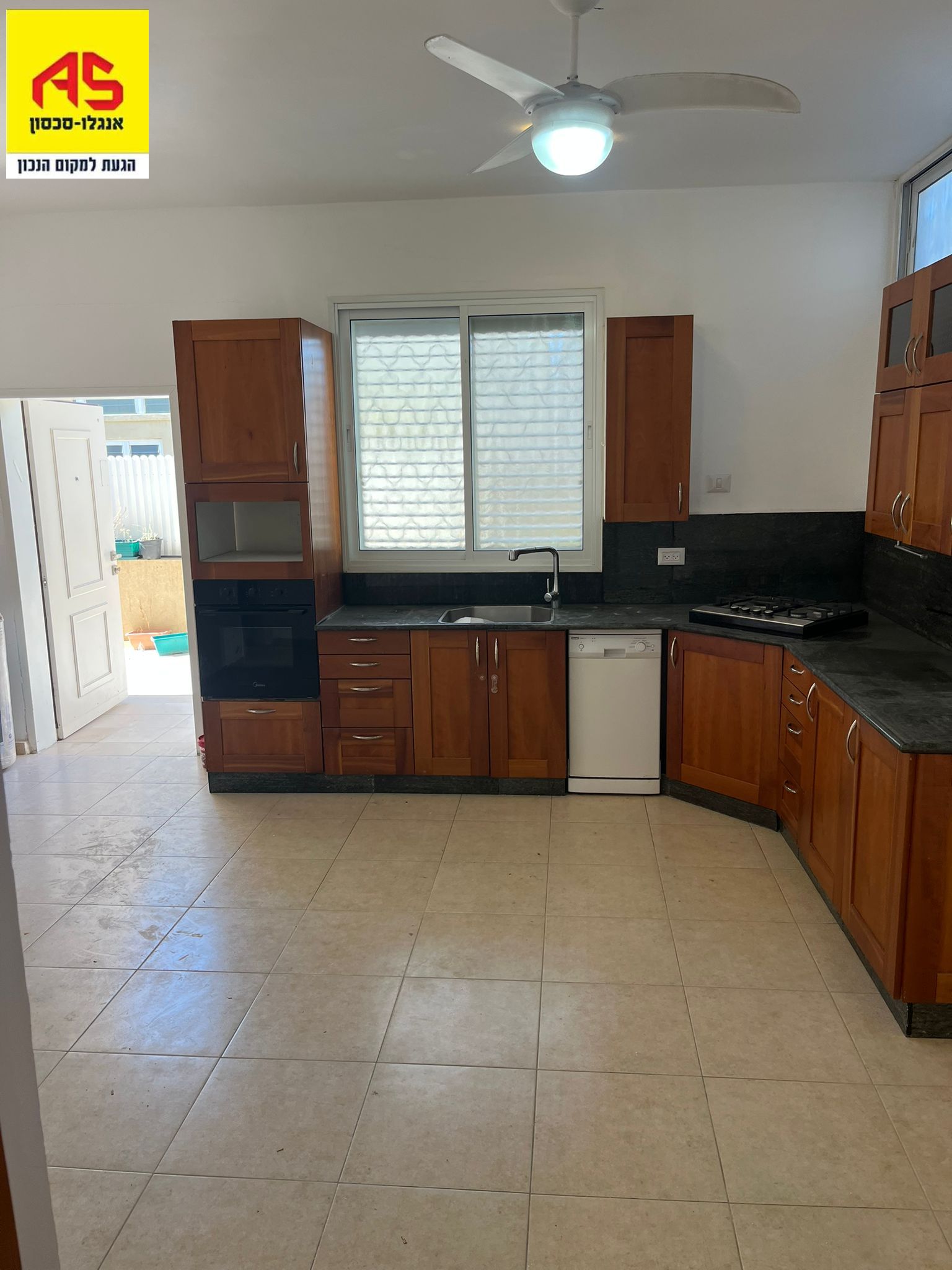 Rez de jardin 3.5 Pièces à Khoni ha-Me'agel Street, Neve Amal,  Herzliya מהסמארטפון שלי