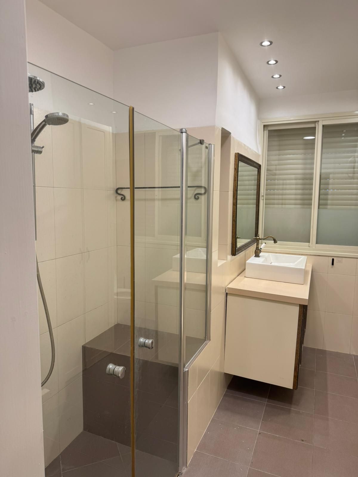 Appartement 5.5 Pièces à Alexander Yannai Street, Karmeliya,  Haifa