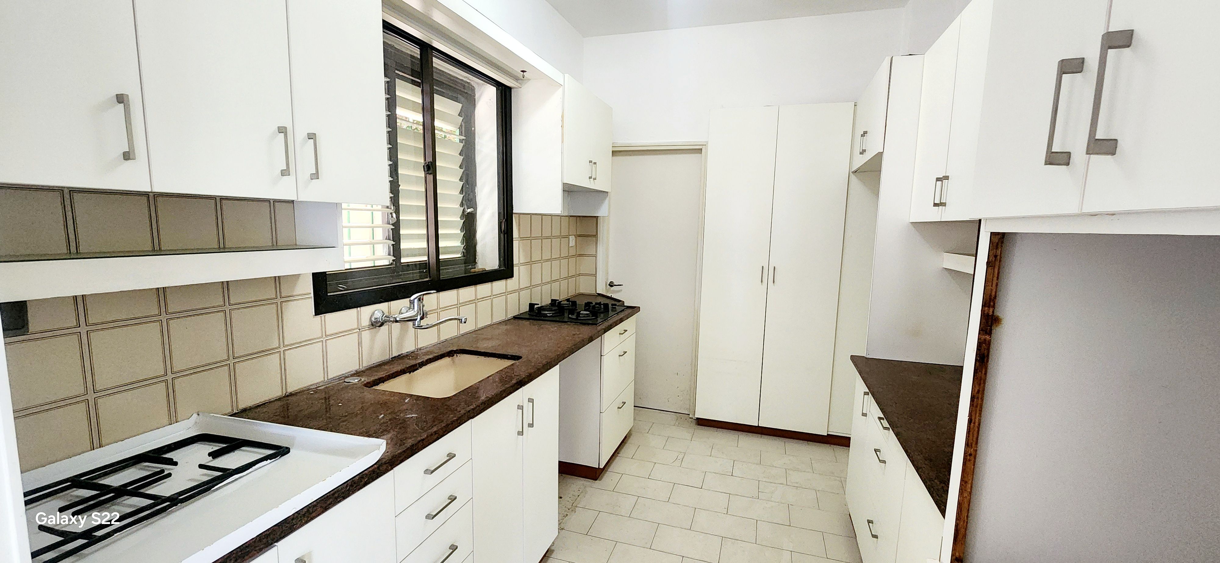 Appartement 4 Pièces à Shoshanat Ha'Karmel Street, Mt. Karmel West,  Haifa מהסמארטפון שלי