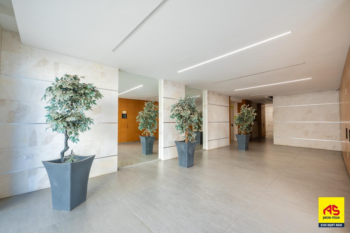 Appartement 5 Pièces à Thiya Street,  Pardes Hanna-Karkur