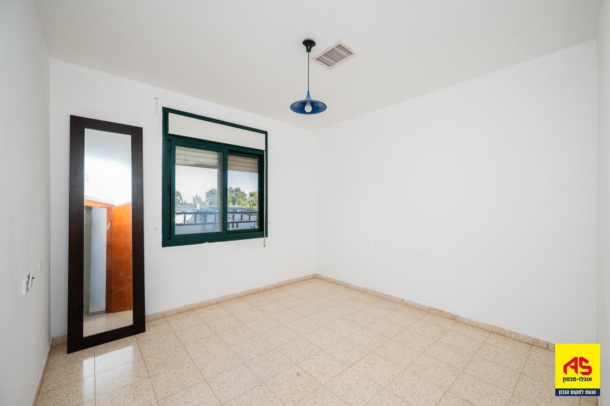 Appartement 4 Pièces à Ha-Dkalim Street,  Pardes Hanna-Karkur