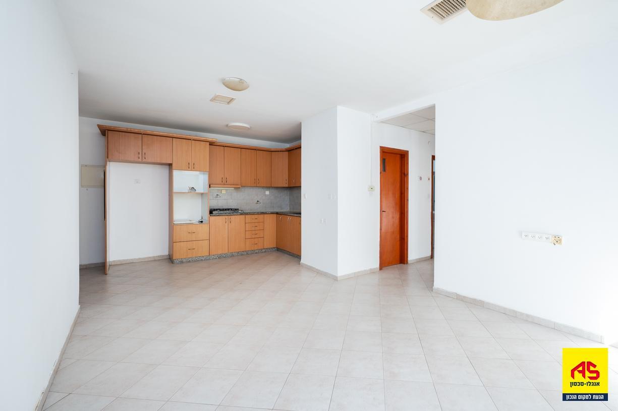 Appartement 4 Pièces à Ha-Dkalim Street,  Pardes Hanna-Karkur