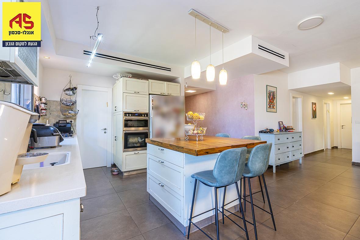 Rez de jardin 8 Pièces à Ha-Keren Street,  Pardes Hanna-Karkur