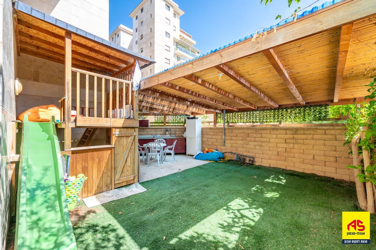 Rez de jardin 5 Pièces à Neta Street,  Pardes Hanna-Karkur