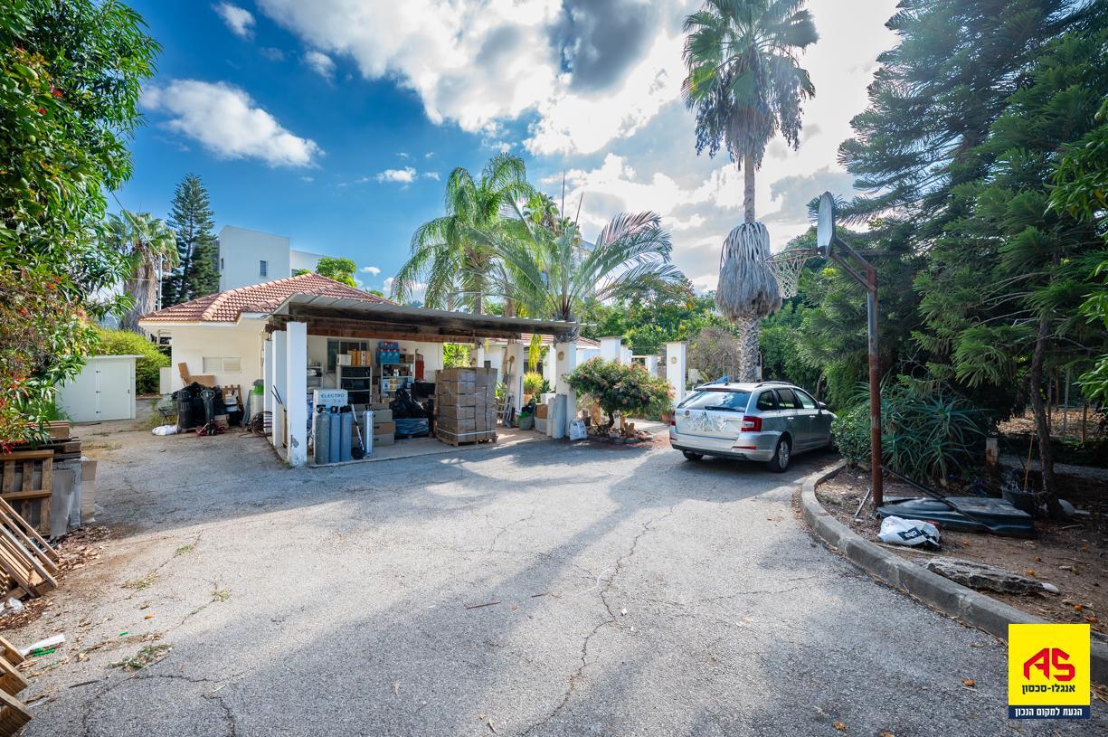 Maison 7 Pièces à Ha-Dkalim Street,  Pardes Hanna-Karkur