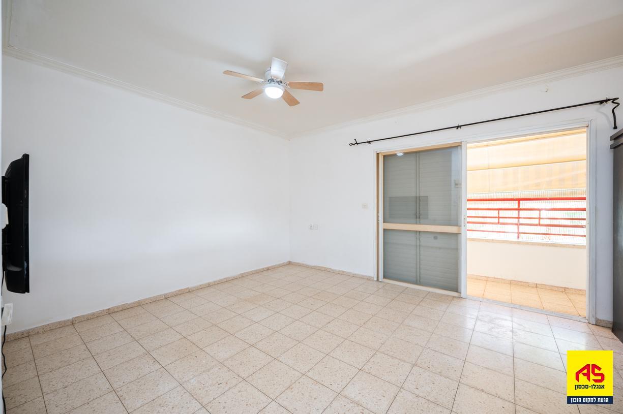 Appartement 3 Pièces à Ha-Dkalim Street,  Pardes Hanna-Karkur