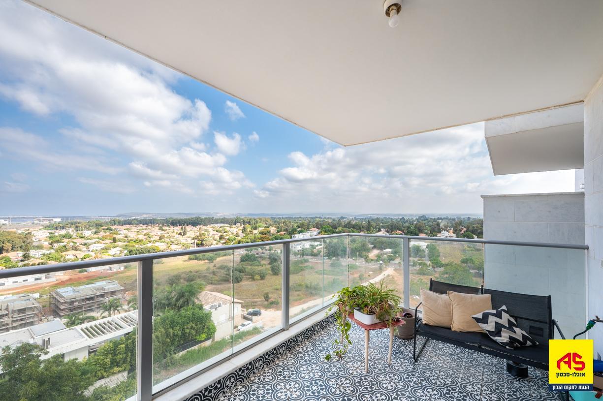 Appartement 3 Pièces à Tel Tsvi Street,  Pardes Hanna-Karkur