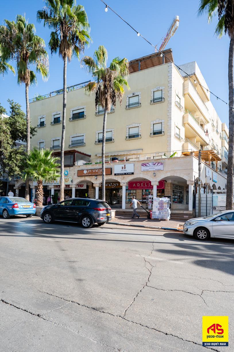 Appartement 4 Pièces à Ha-Dkalim Street,  Pardes Hanna-Karkur