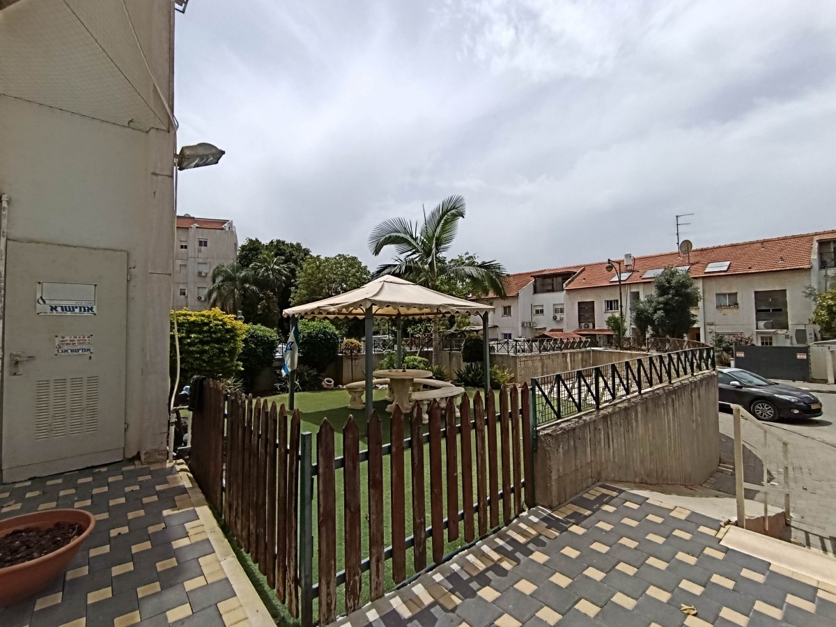 Appartement 4 Pièces à Tapuz Street,  Pardes Hanna-Karkur