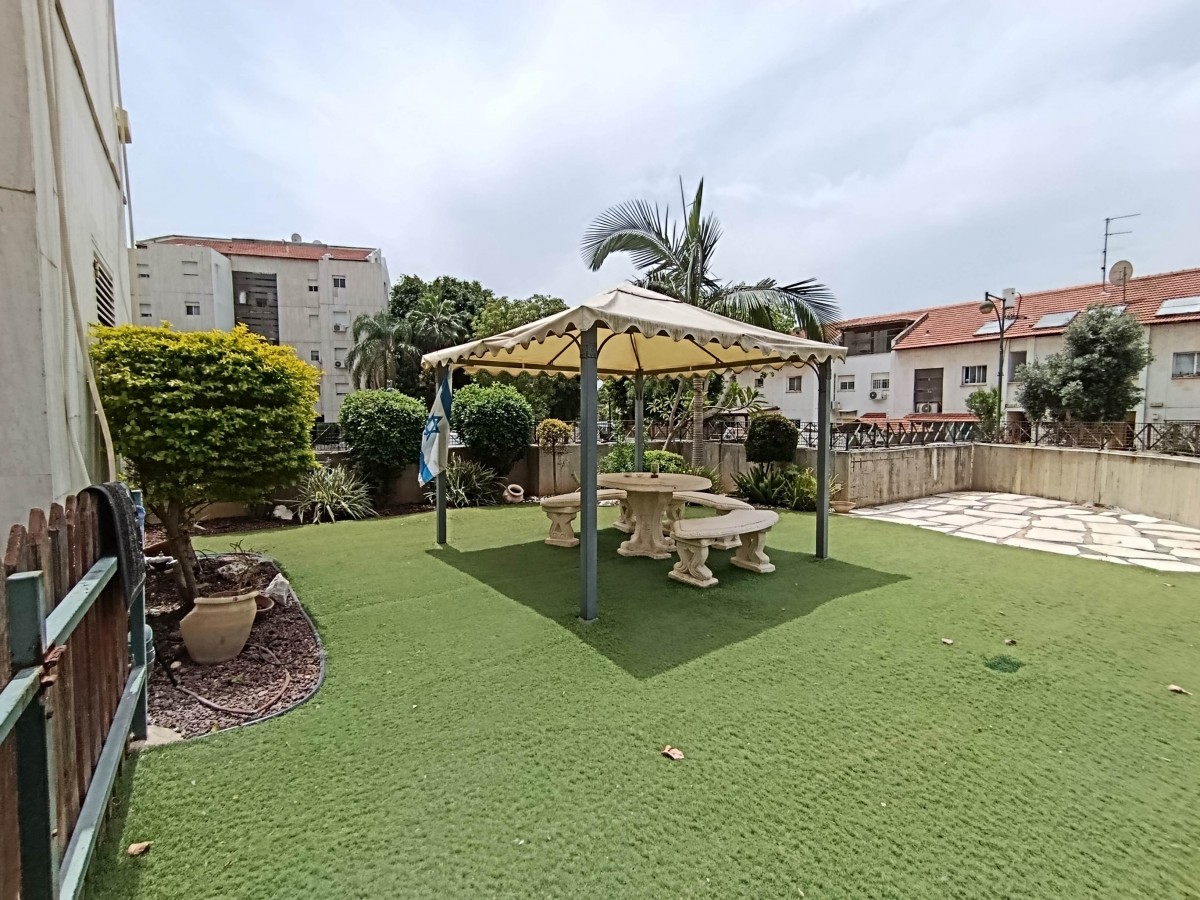 Appartement 4 Pièces à Tapuz Street,  Pardes Hanna-Karkur