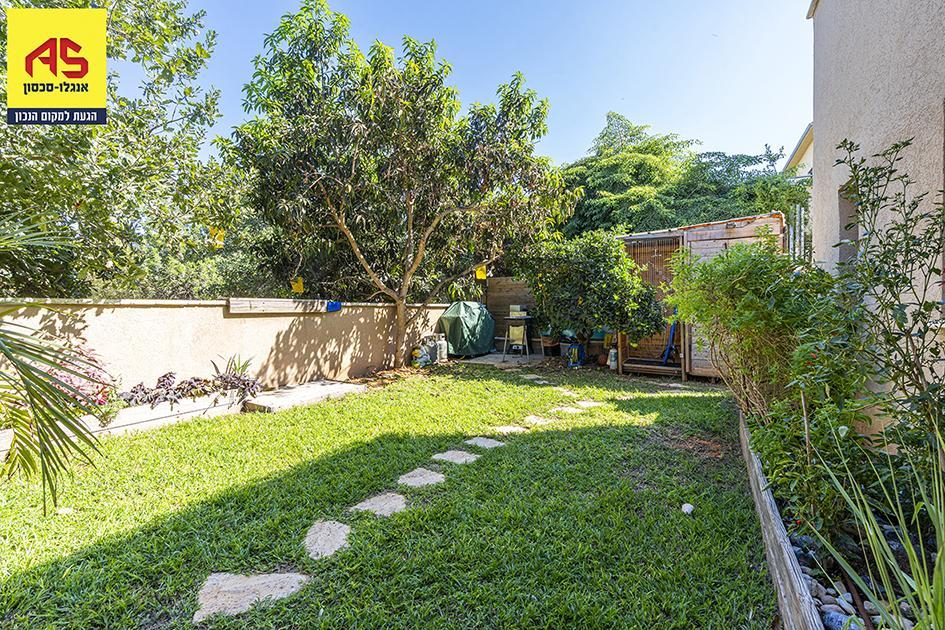 Rez de jardin 8 Pièces à Ha-Keren Street,  Pardes Hanna-Karkur