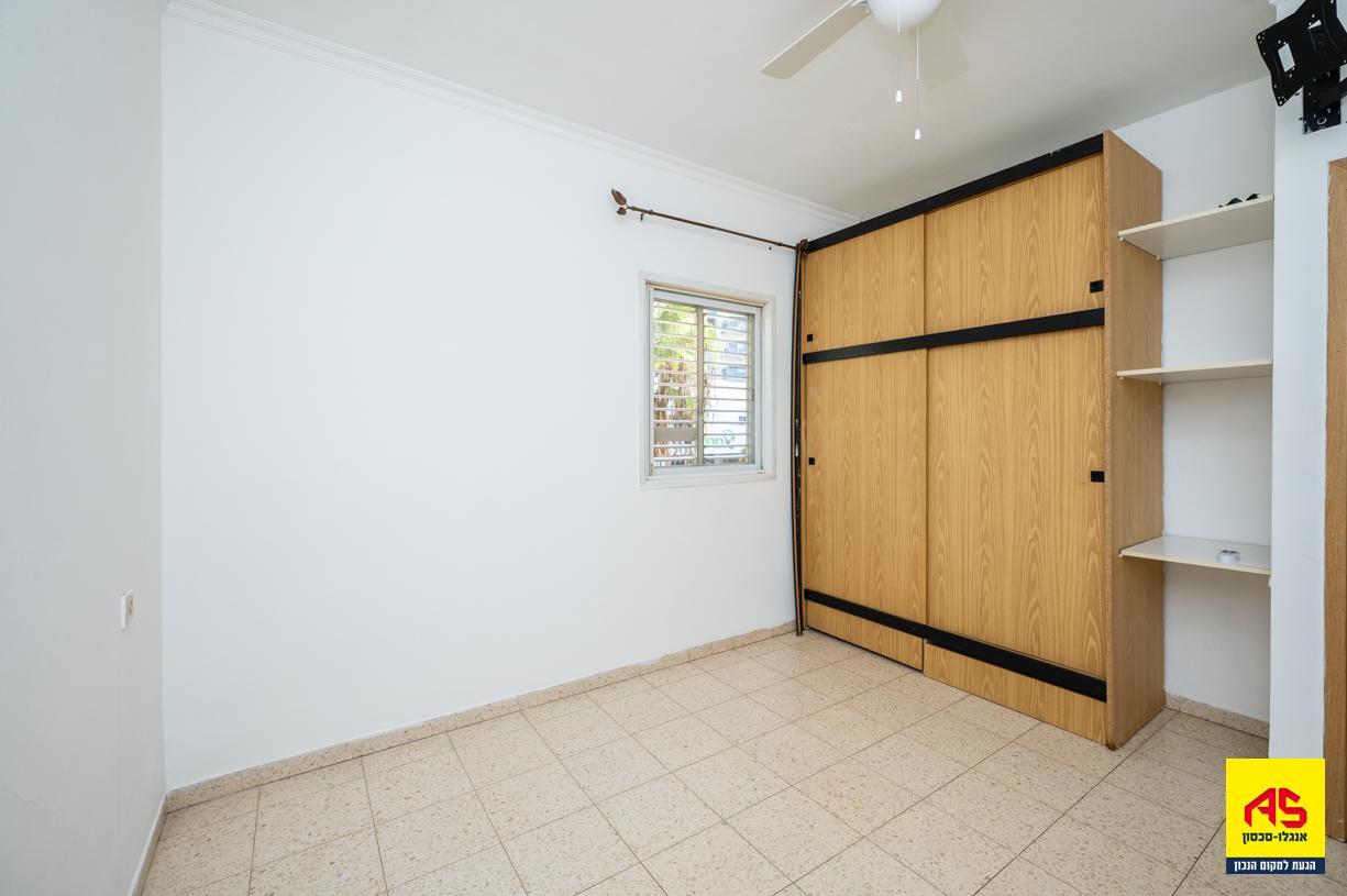 Appartement 3 Pièces à Ha-Dkalim Street,  Pardes Hanna-Karkur