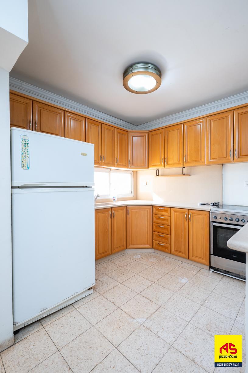 Appartement 3 Pièces à Ha-Dkalim Street,  Pardes Hanna-Karkur