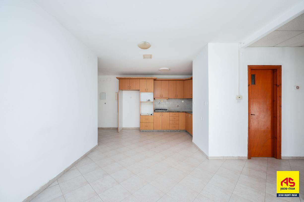 Appartement 4 Pièces à Ha-Dkalim Street,  Pardes Hanna-Karkur