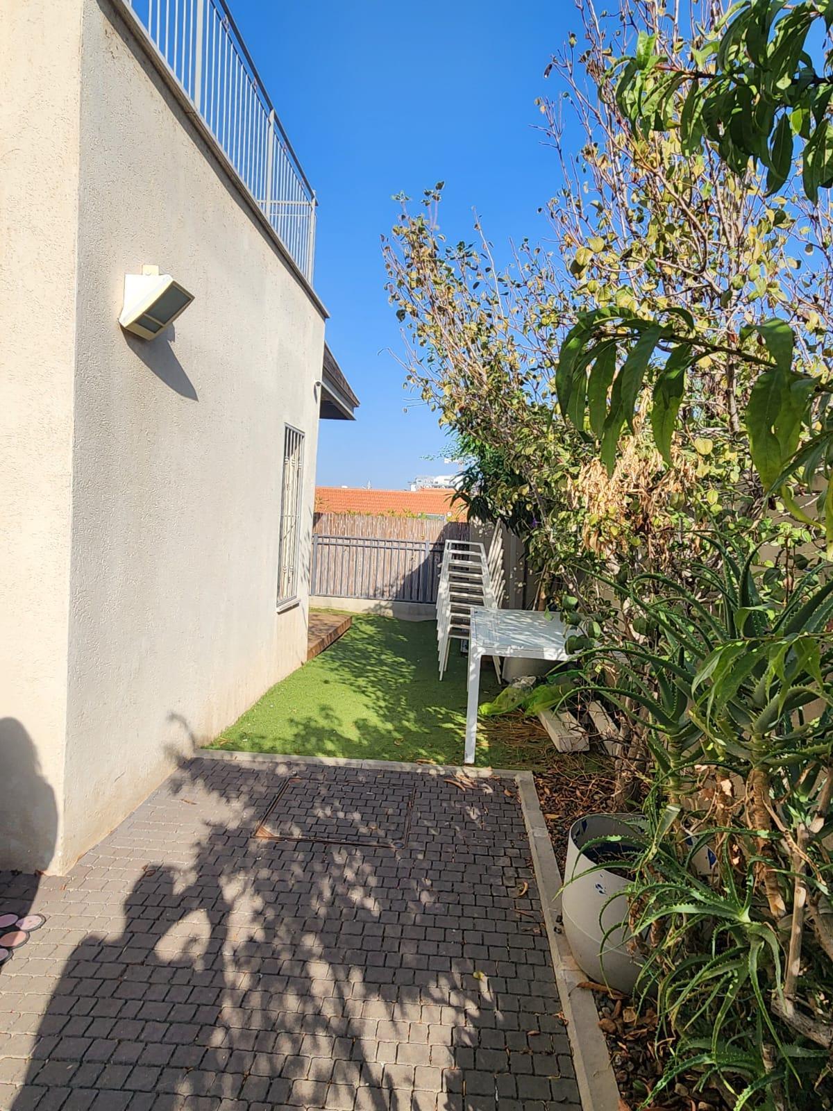 Rez de jardin 5 Pièces à Shmuel HaNagid Street,  Pardes Hanna-Karkur