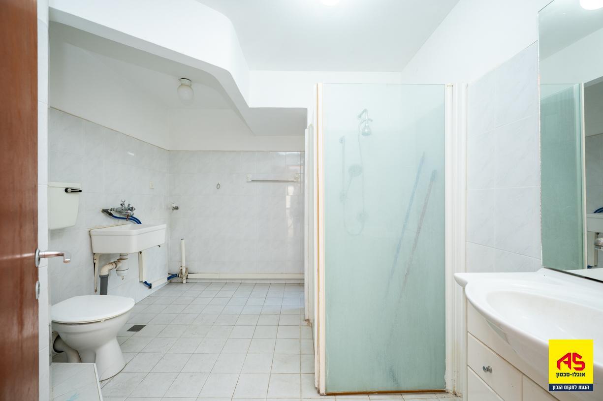 Appartement 4 Pièces à Ha-Dkalim Street,  Pardes Hanna-Karkur