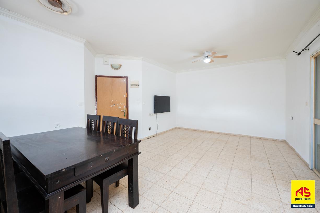 Appartement 3 Pièces à Ha-Dkalim Street,  Pardes Hanna-Karkur