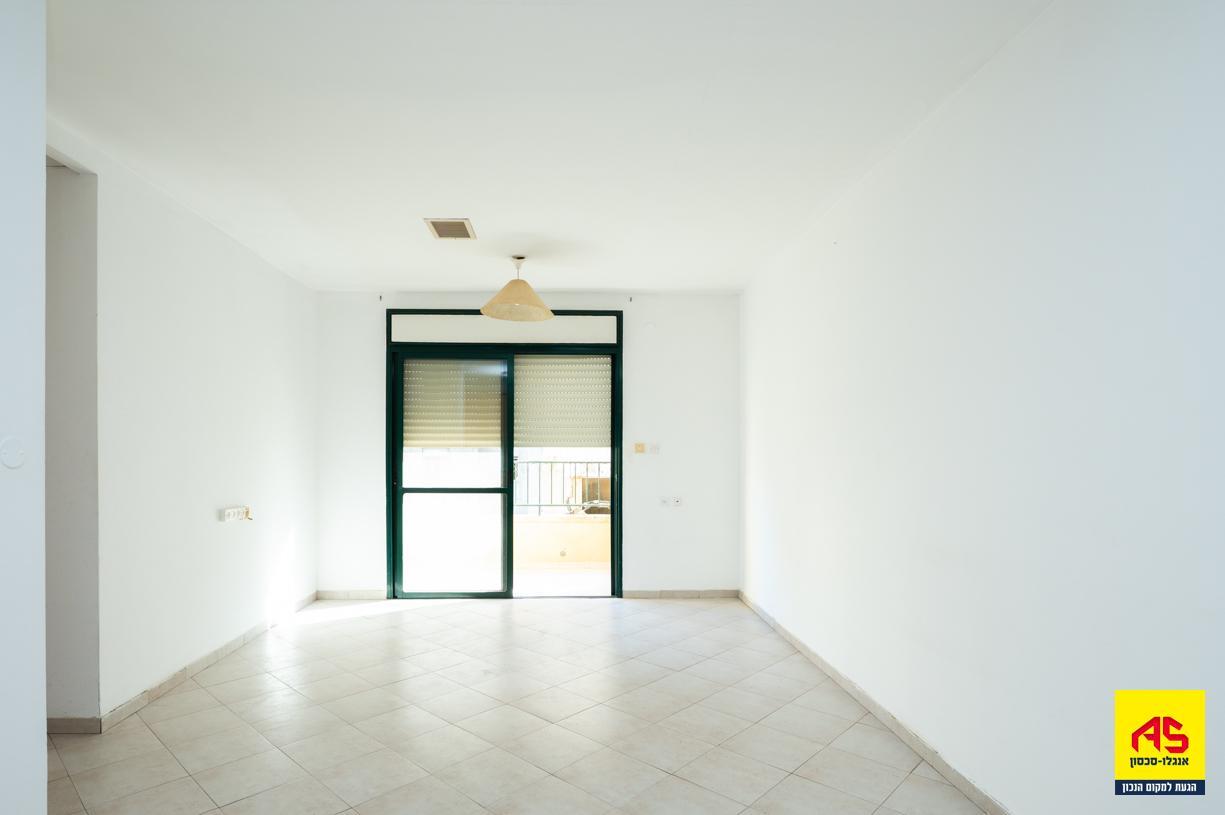 Appartement 4 Pièces à Ha-Dkalim Street,  Pardes Hanna-Karkur