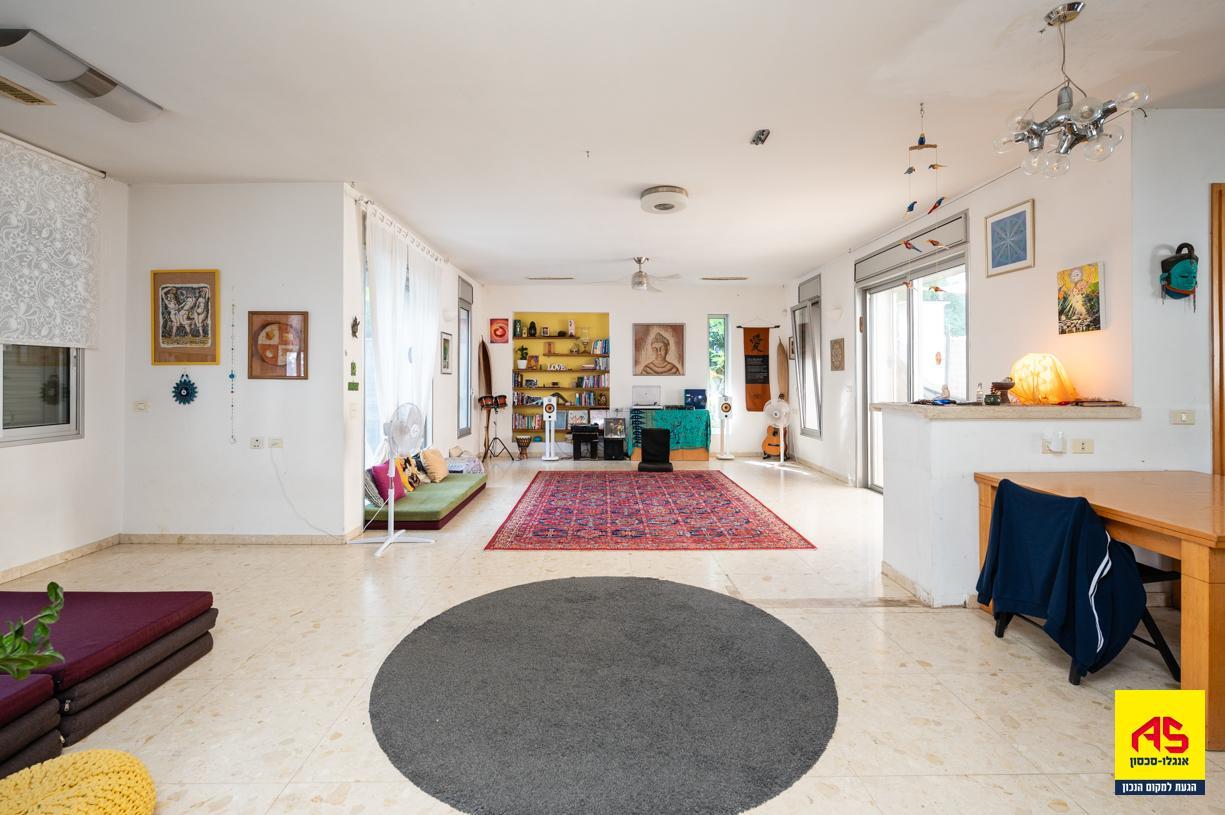 Maison 7 Pièces à Ha-Dkalim Street,  Pardes Hanna-Karkur