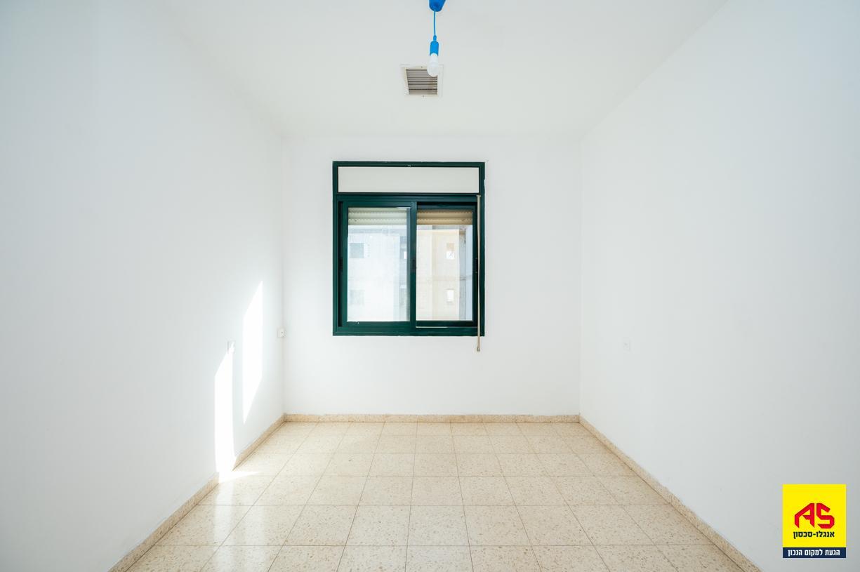 Appartement 4 Pièces à Ha-Dkalim Street,  Pardes Hanna-Karkur