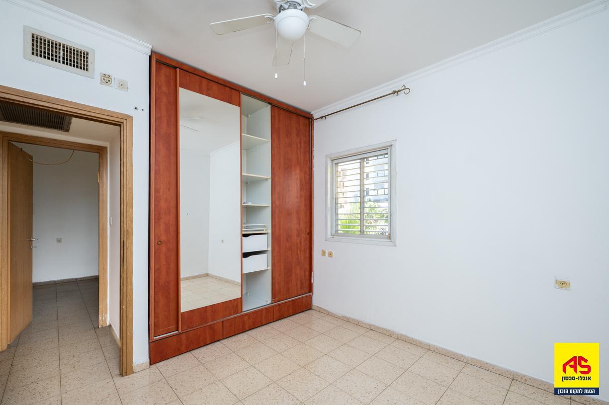 Appartement 3 Pièces à Ha-Dkalim Street,  Pardes Hanna-Karkur