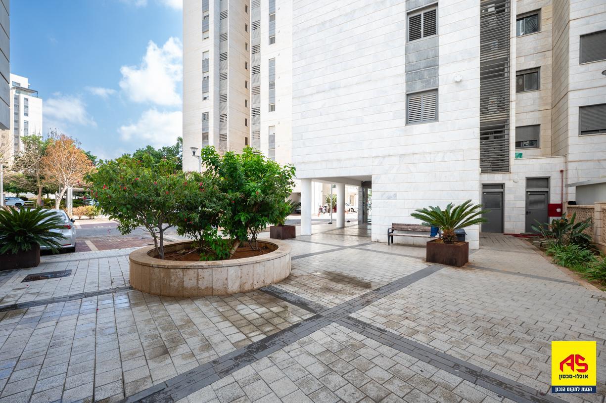 Appartement 5 Pièces à Thiya Street,  Pardes Hanna-Karkur