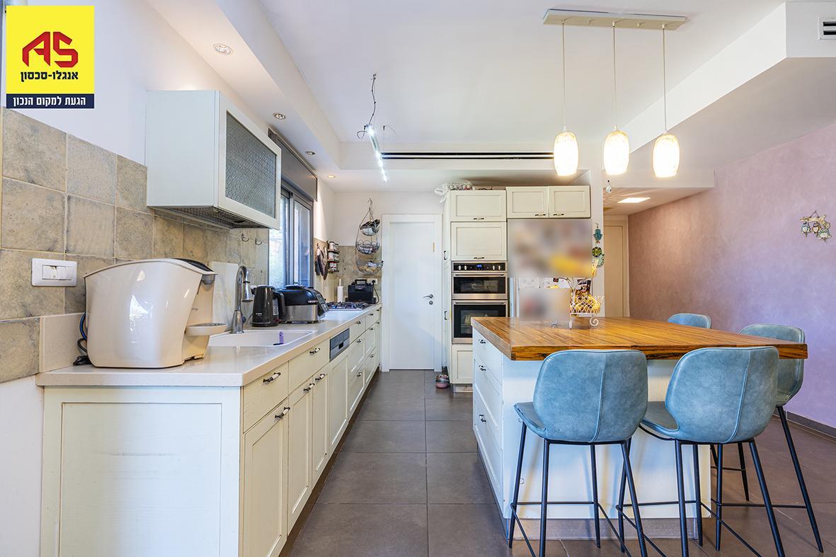 Rez de jardin 8 Pièces à Ha-Keren Street,  Pardes Hanna-Karkur