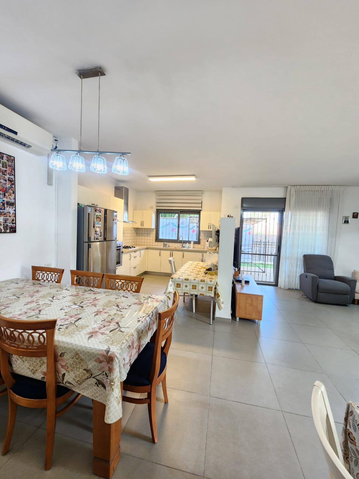 Rez de jardin 5 Pièces à Shmuel HaNagid Street,  Pardes Hanna-Karkur