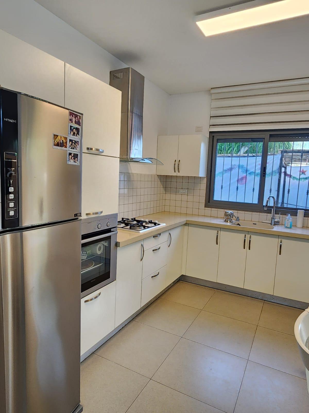 Rez de jardin 5 Pièces à Shmuel HaNagid Street,  Pardes Hanna-Karkur