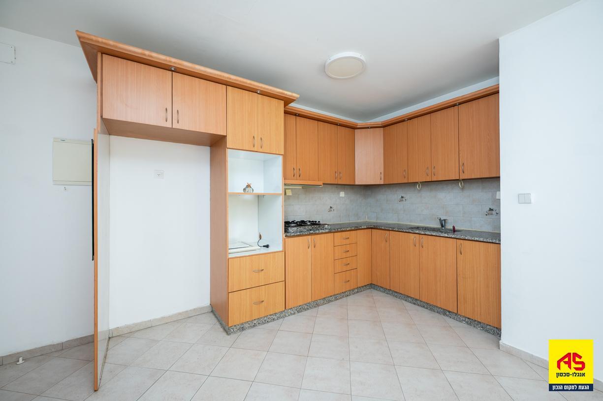 Appartement 4 Pièces à Ha-Dkalim Street,  Pardes Hanna-Karkur