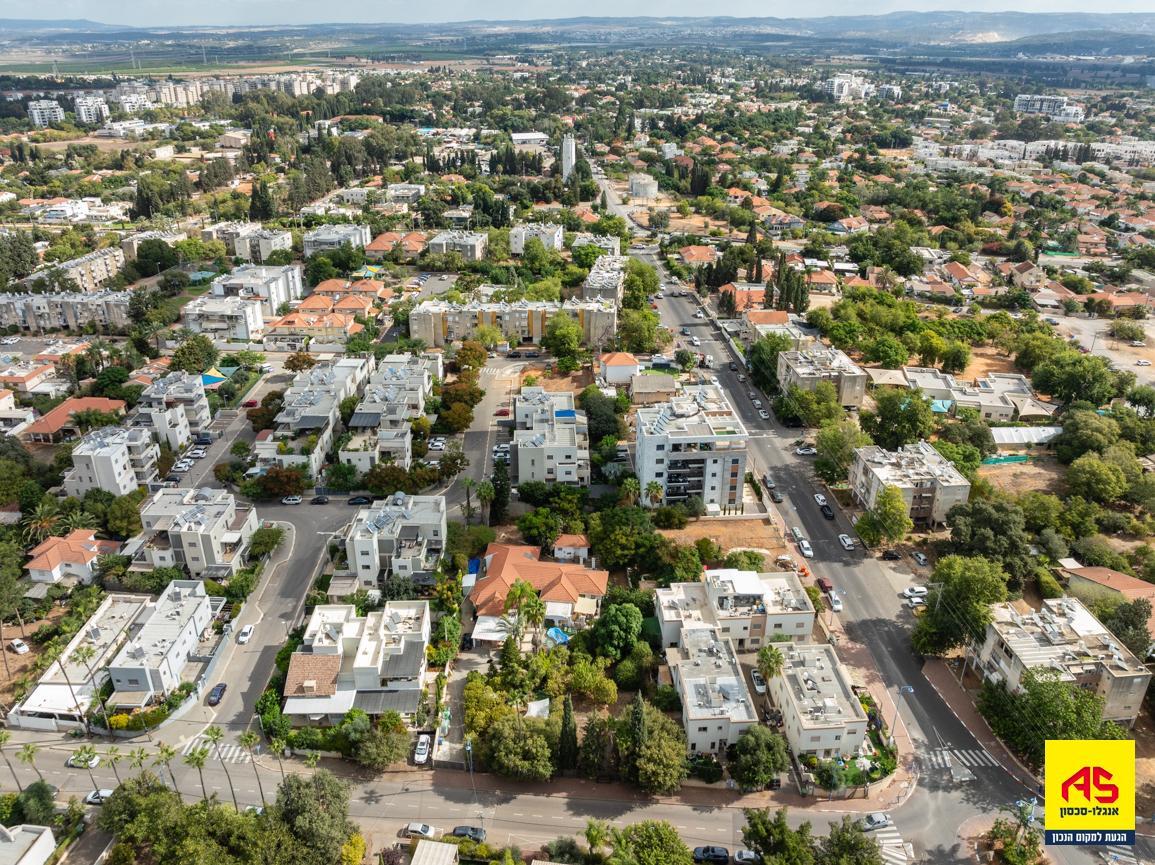 Maison 7 Pièces à Ha-Dkalim Street,  Pardes Hanna-Karkur