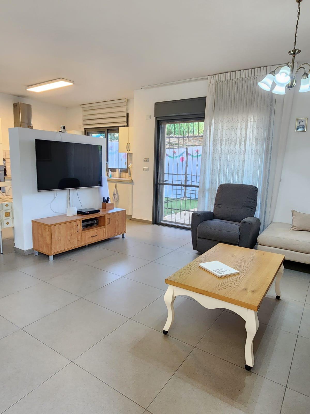 Rez de jardin 5 Pièces à Shmuel HaNagid Street,  Pardes Hanna-Karkur