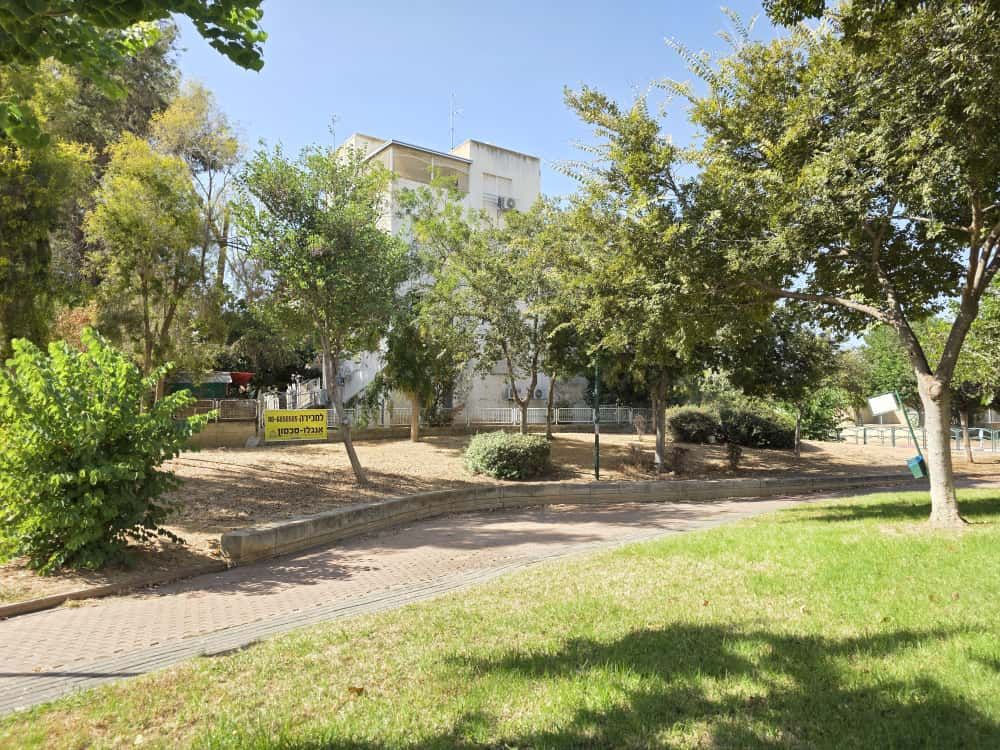 Rez de jardin 4 Pièces à Sderot Gat, She'ar Ha'ir,  Kiryat Gat Rez de jardin 4 Pièces à Sderot Gat, She'ar Ha'ir,  Kiryat Gat