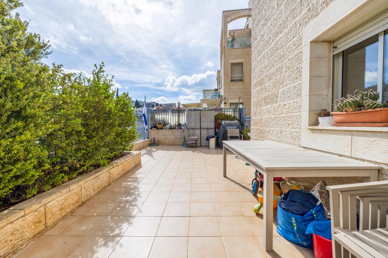 דירת גן 4 חדרים בשמחה דיניץ, רמת בית הכרם, ירושלים