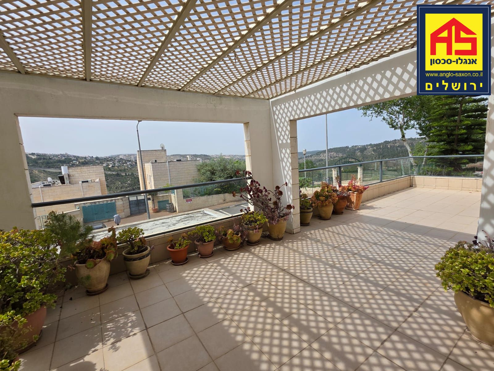 Apartment 5.5 Rooms in Ya'akov Tsur Street, Givat Massuah,  Jerusalem