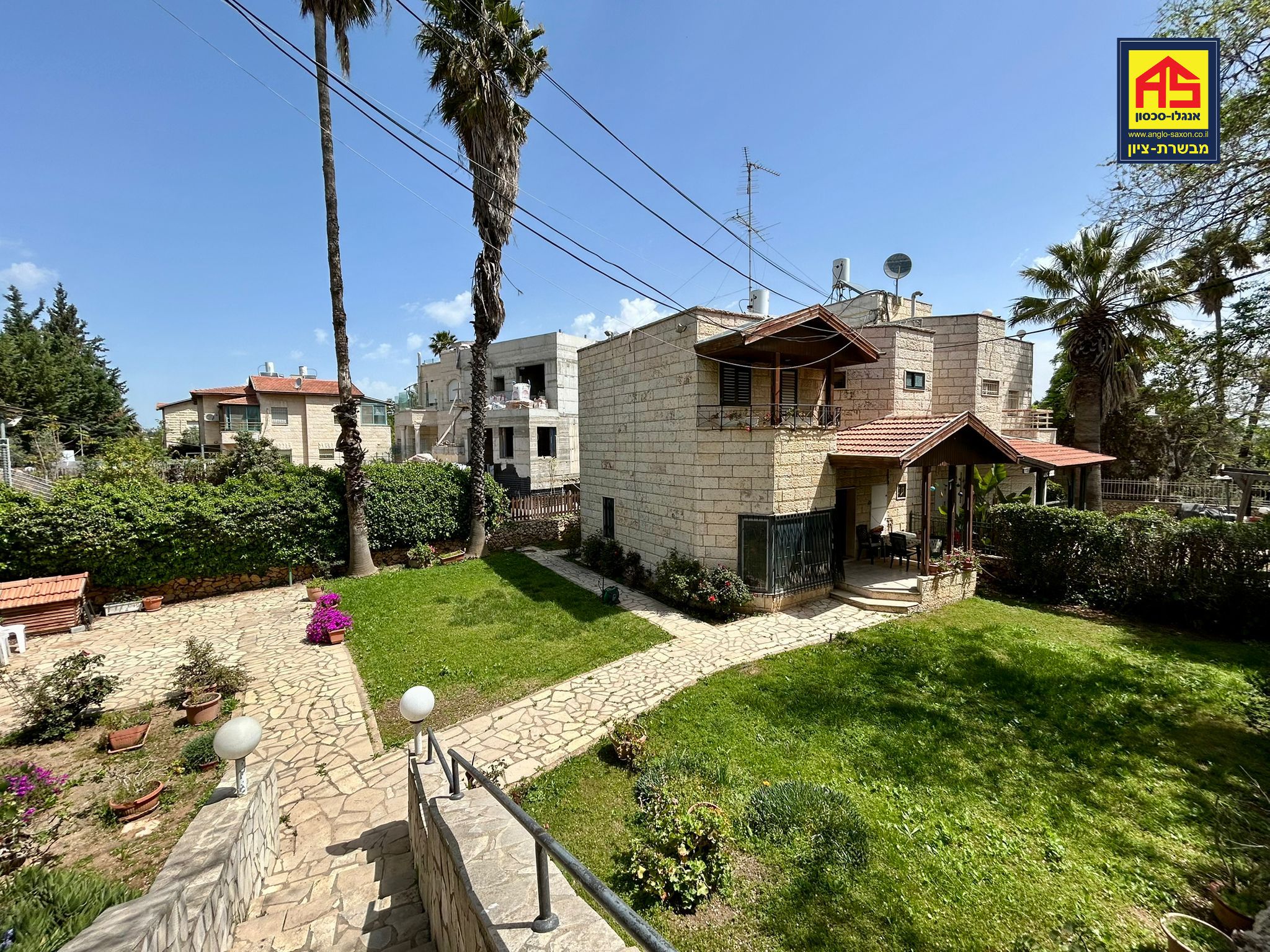 Home 4.5 Rooms in Afarsek Street,  Mevaseret Zion