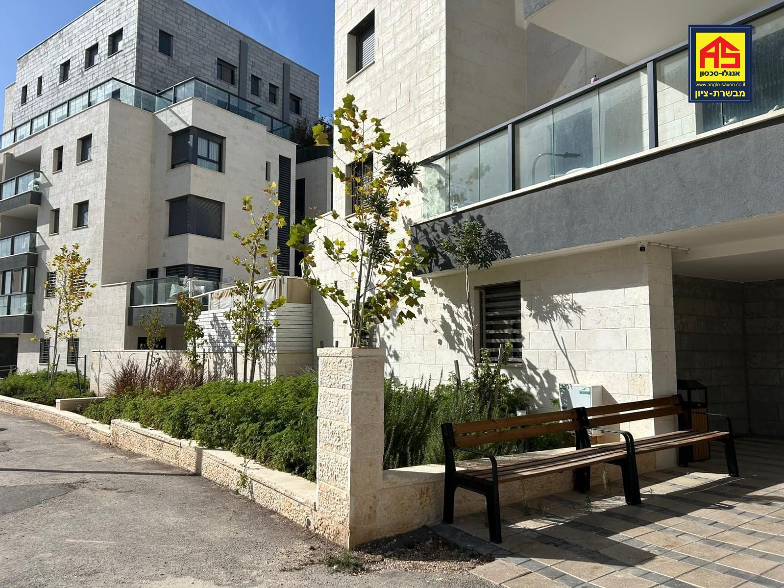 Apartment 4 Rooms in  Mevaseret Zion