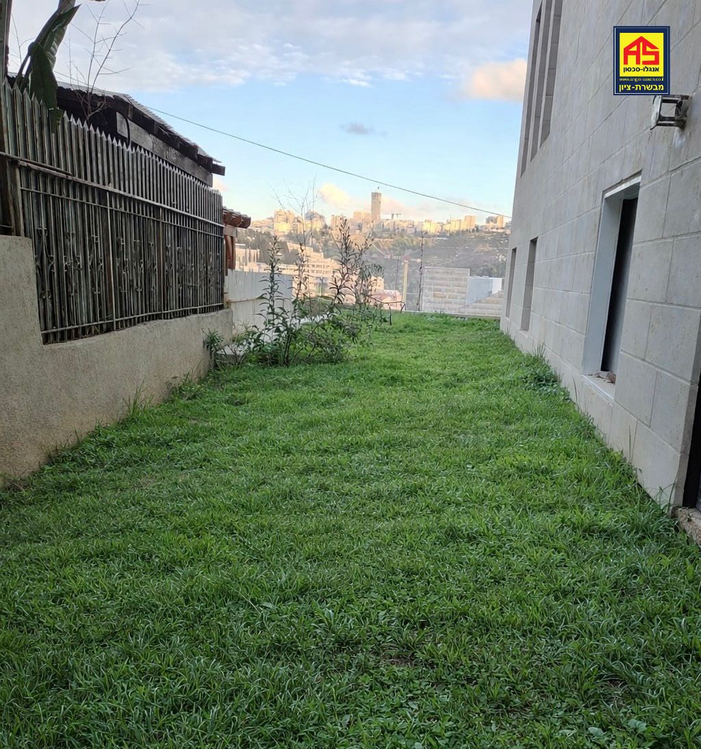 Garden apartment 5 Rooms in Rambam Street, Shchuna I,  Mevaseret Zion