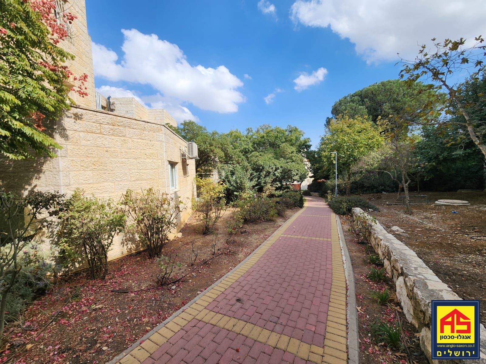 למכירה דירת גן 5.5 חדרים באלון שבות, אלון שבות