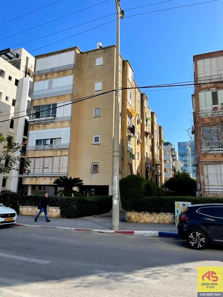 Apartment 4 Rooms in Dizengoff Street, City Center,  Netanya