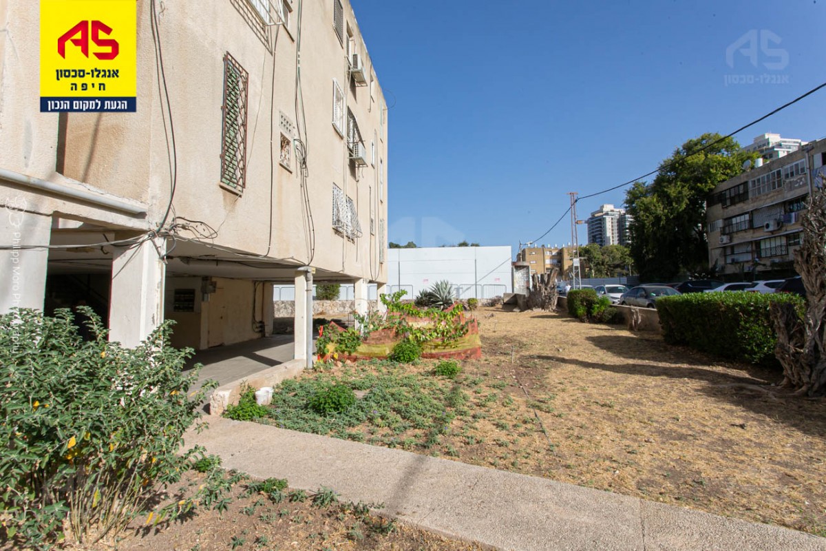   For Sale Apartment 3 Rooms in Ha-Melekh Yehoshafat Street, Neve David,  Haifa