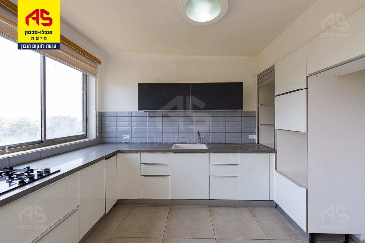 Apartment 3 Rooms in Beit Lekhem Street, French Carmel,  Haifa