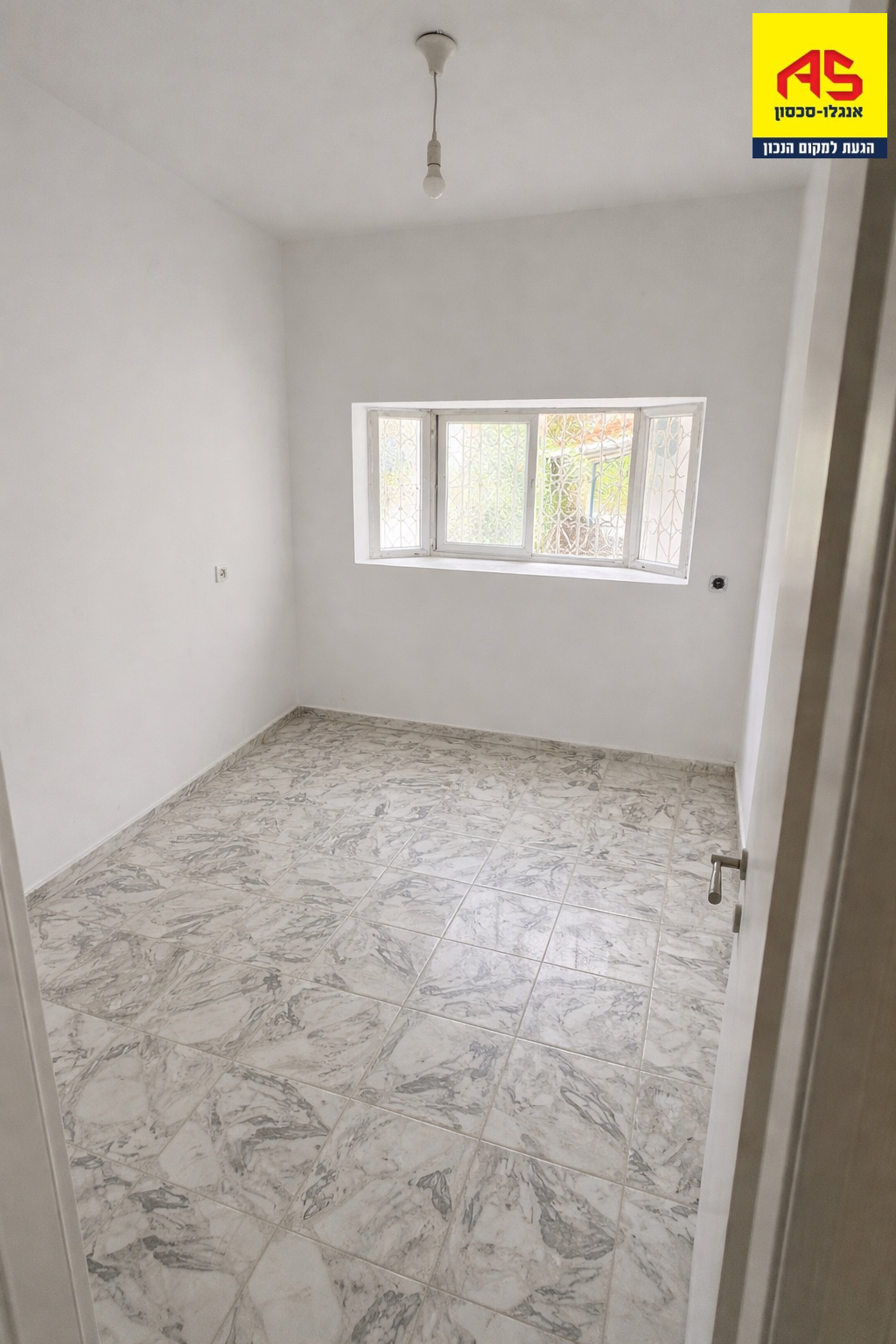 Home 4 Rooms in Ha-Maccabim Street, Neve Ne'eman,  Hod Hasharon