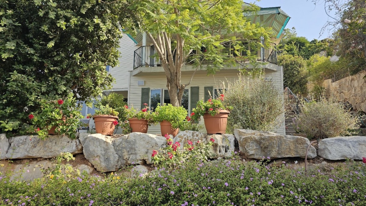 Home 7 Rooms in Arbel Street,  Kfar Vradim
