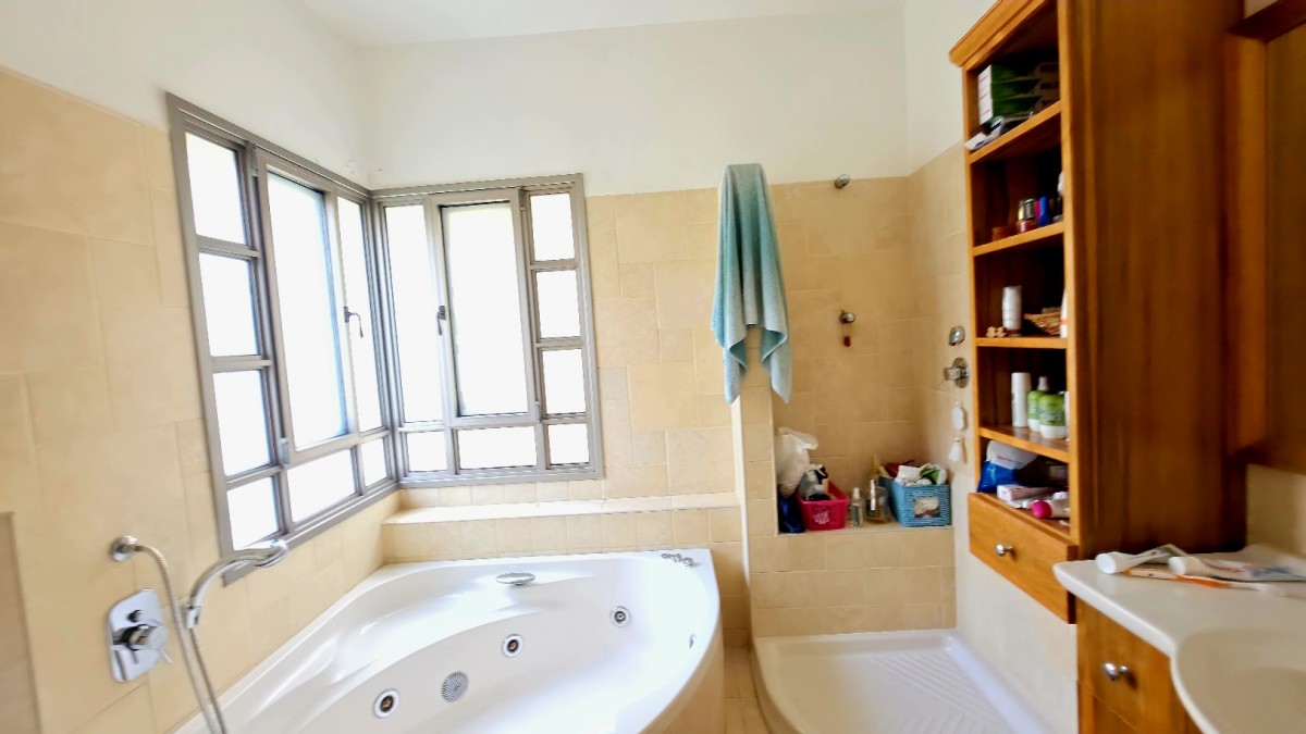 Villa 6 Rooms in Kziv Street,  Kfar Vradim