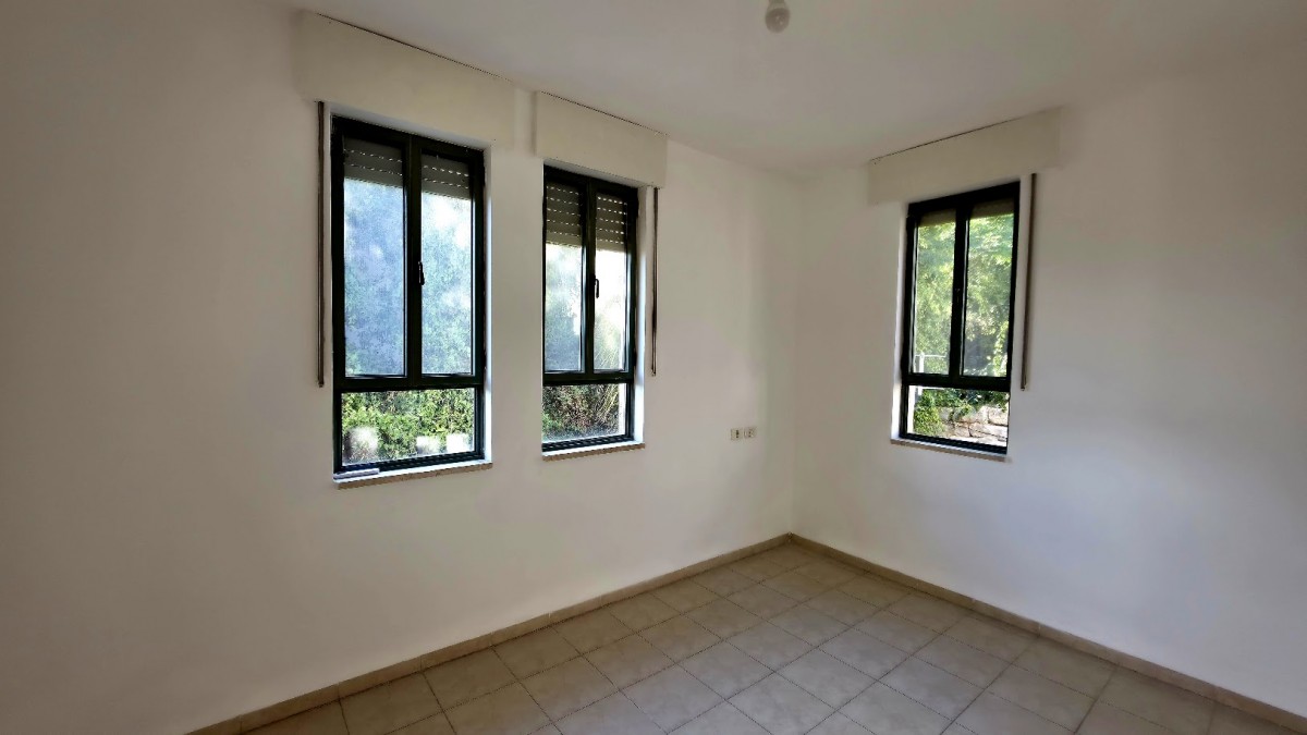 Home 6 Rooms in Tsiv'oni Street,  Neve Ziv