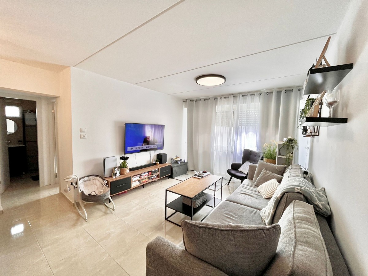 Apartment 3 Rooms in Sprinzak Street,  Nahariyya