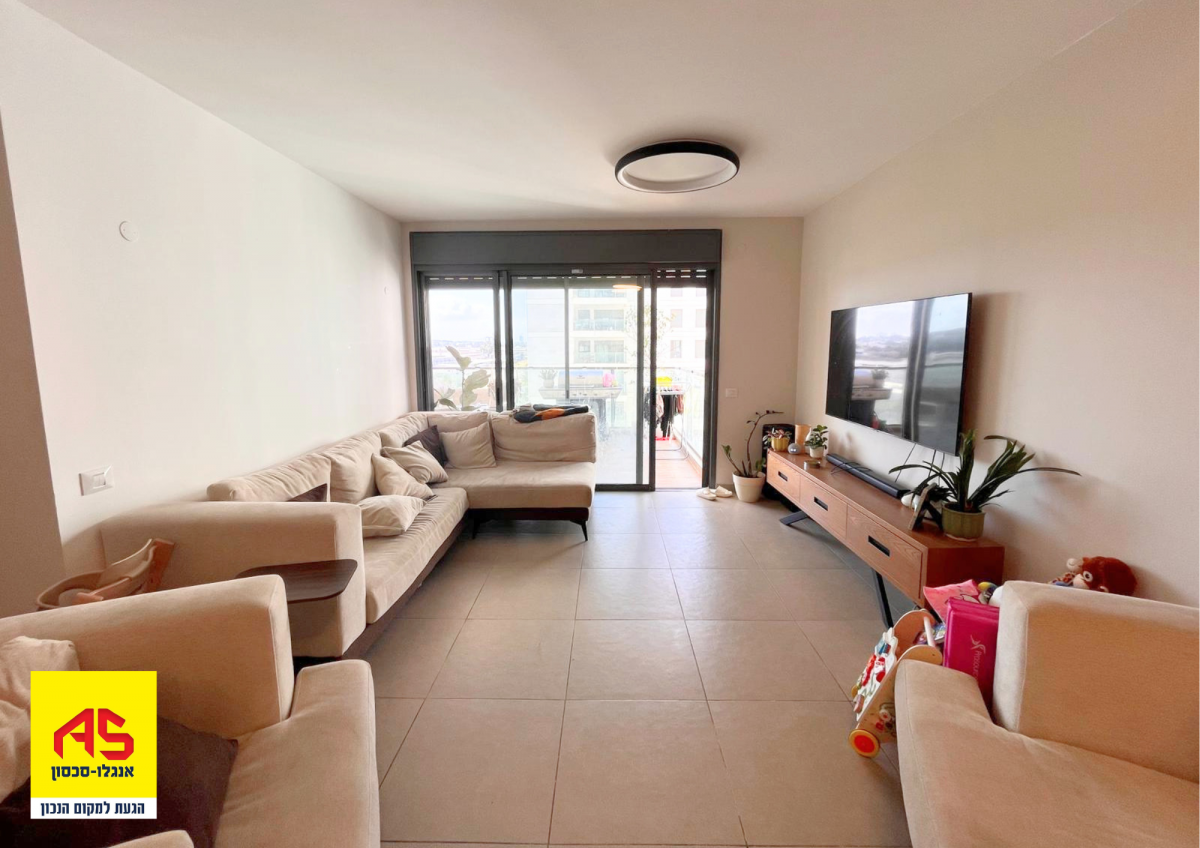 דירה 4 חדרים ברחוב אלמוג, נהריה